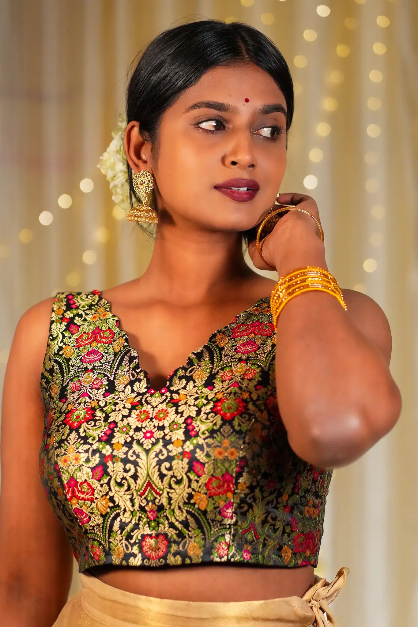 Flower Core V-neck Banarasi Blouse