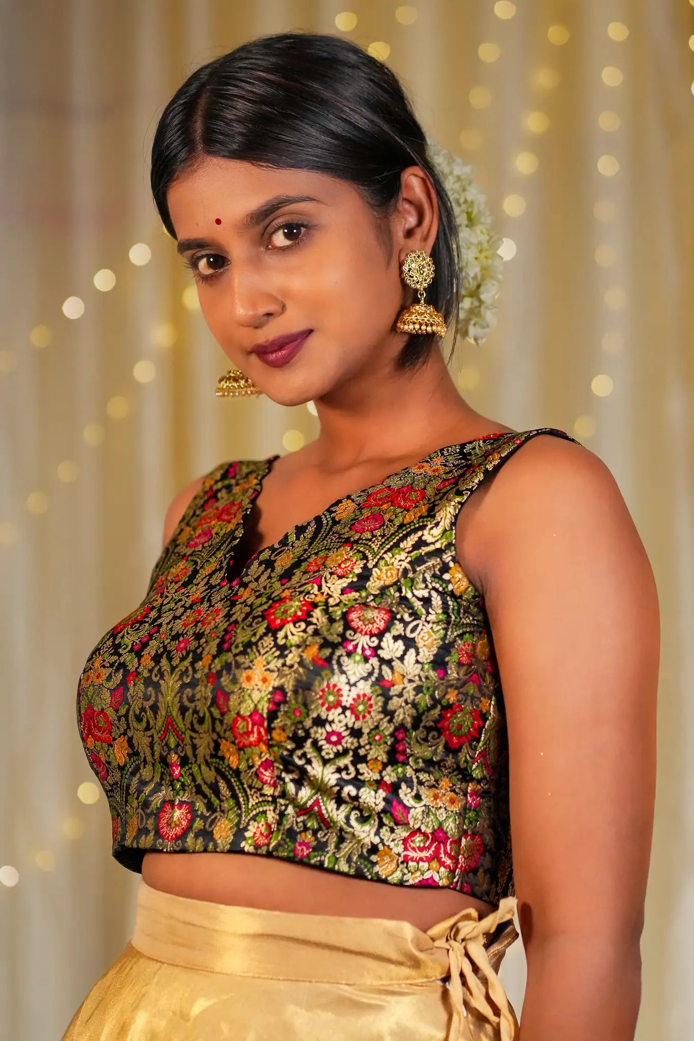 Flower Core V-neck Banarasi Blouse