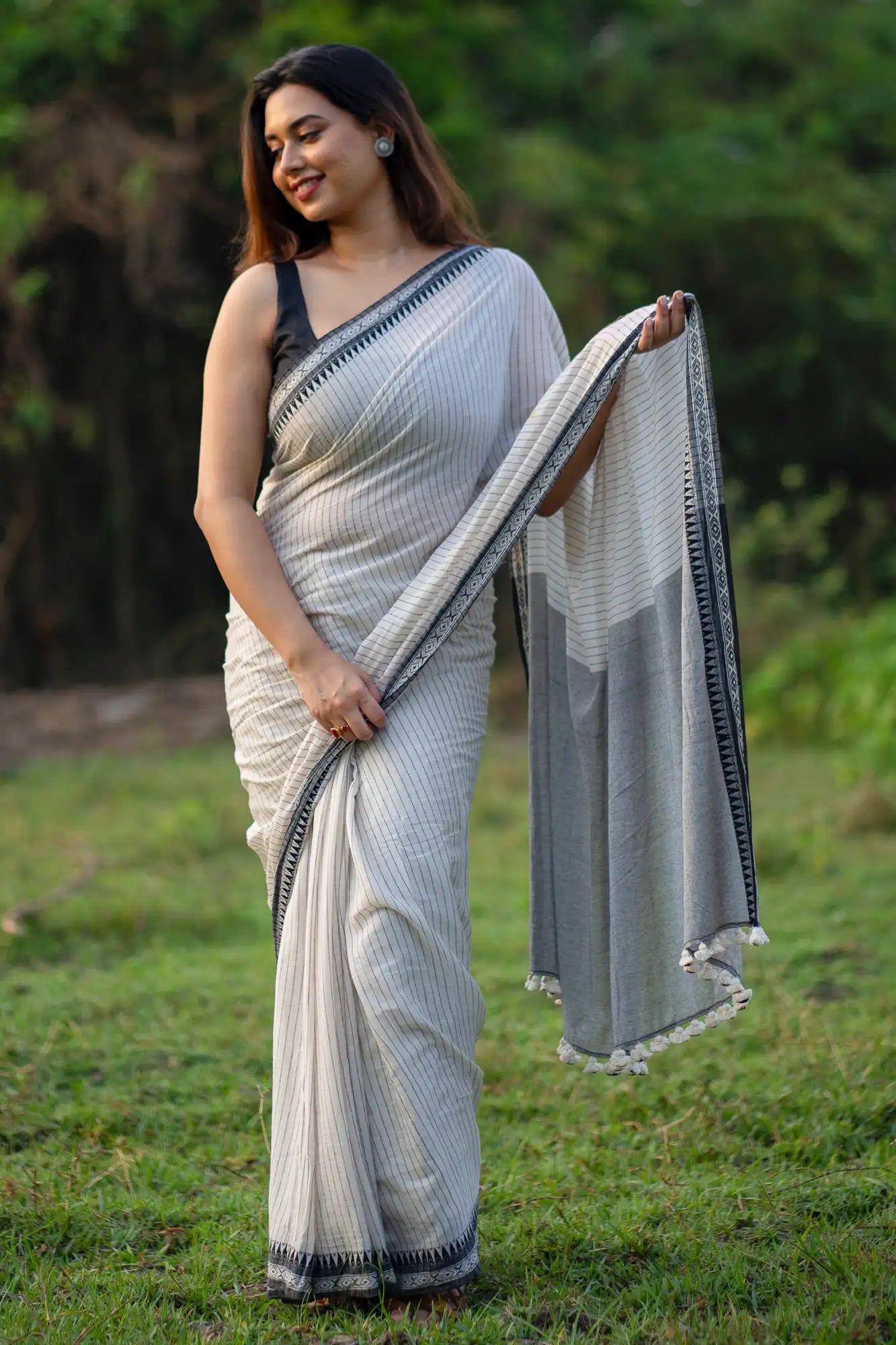 Morning daisy Black and White Saree