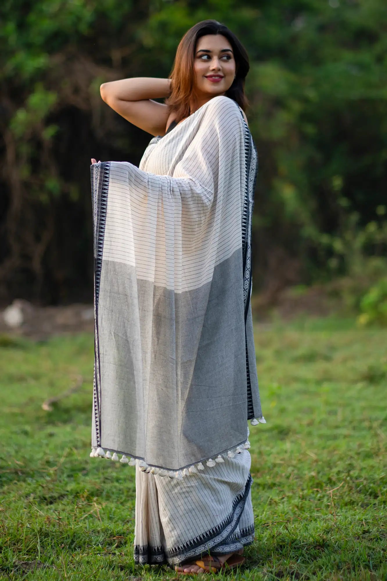 Morning daisy Black and White Saree