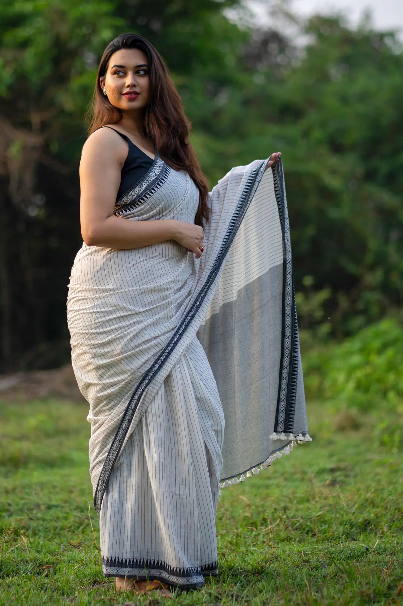 Morning daisy Black and White Saree