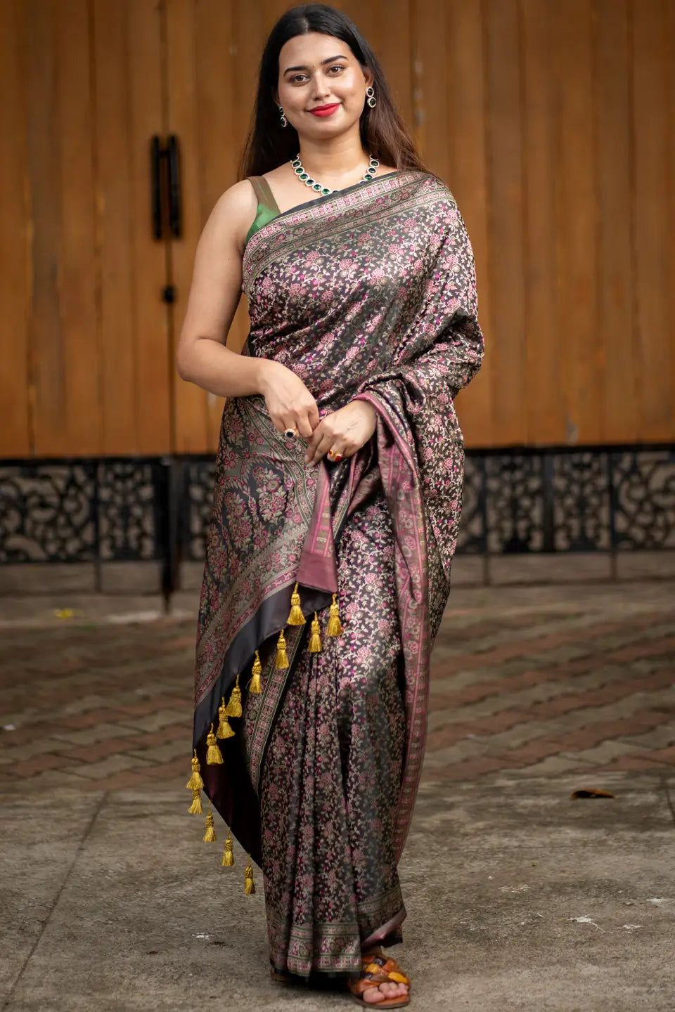 Floral-Black-Jamawar-Katan-Banarasi-Saree-I-Love-Sarees