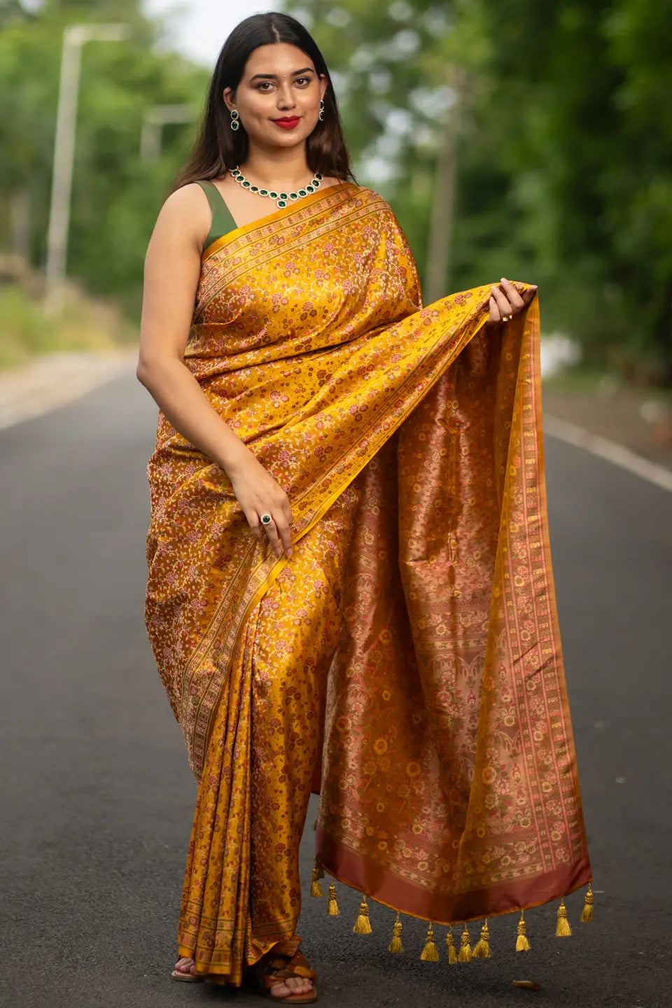 Floral-Turmeric-Yellow-Jamawar-Katan-Banarasi-Silk-Saree-I-Love-Sarees