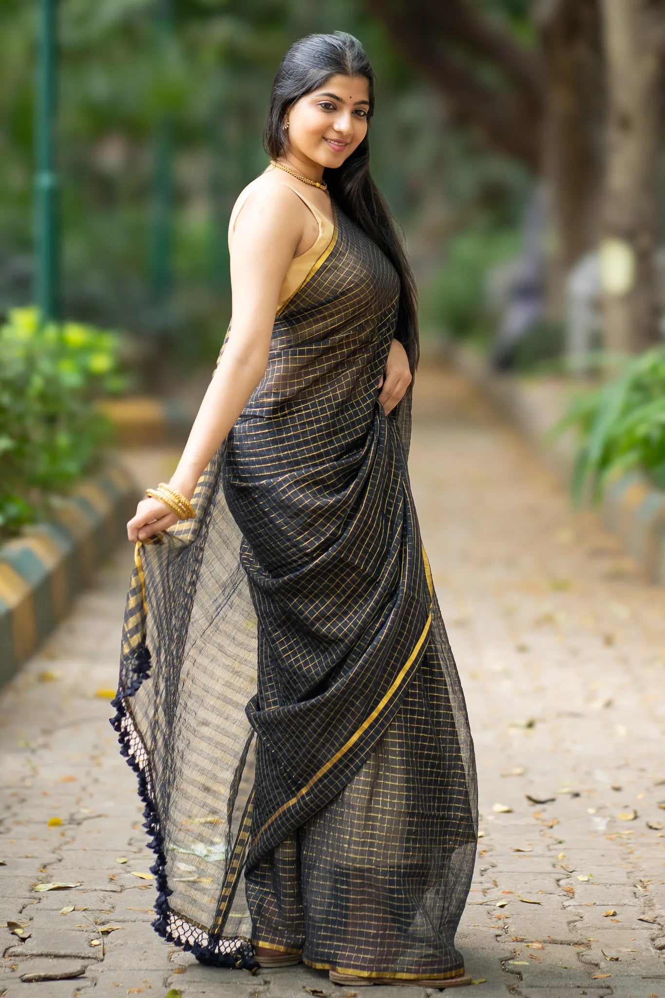 Modern Elegance Cotton Checks Saree