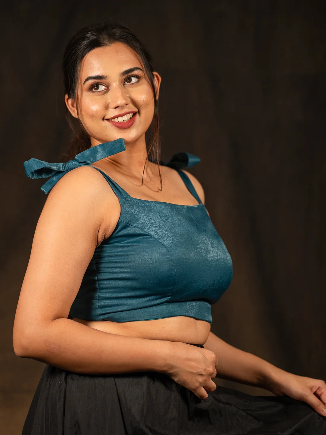 Blue-Sleeveless-Knot-Crop-Top-Blouse-For-Saree