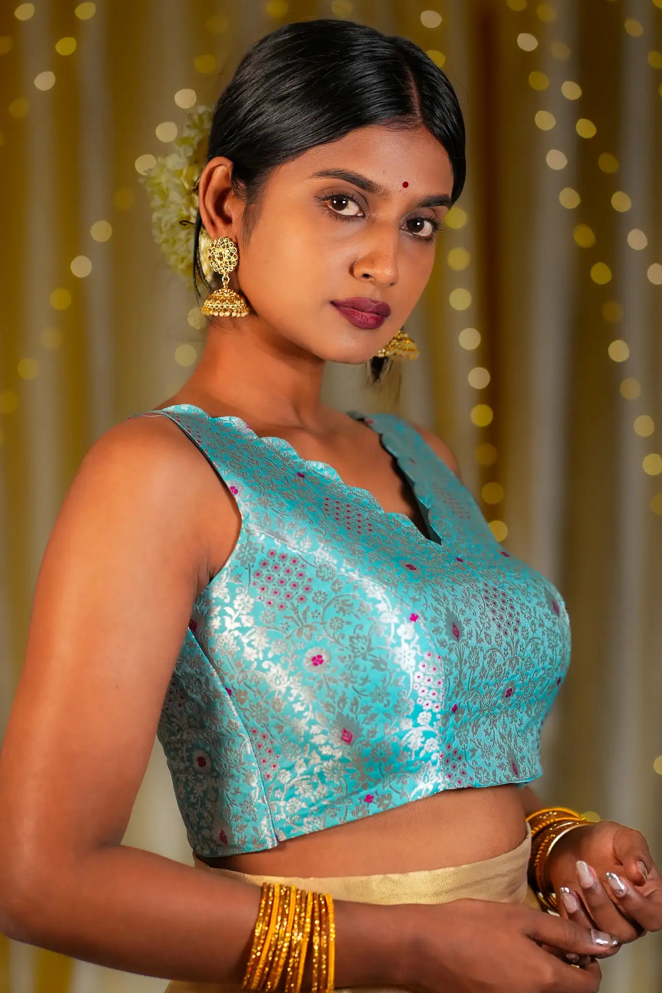 Heartleaf V-neck Banarasi Blouse