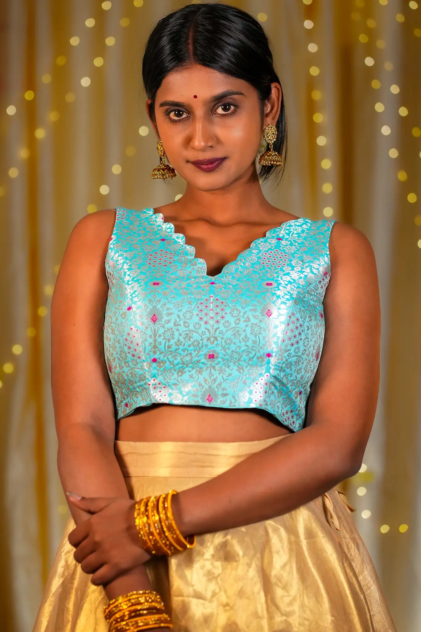 Heartleaf V-neck Banarasi Blouse