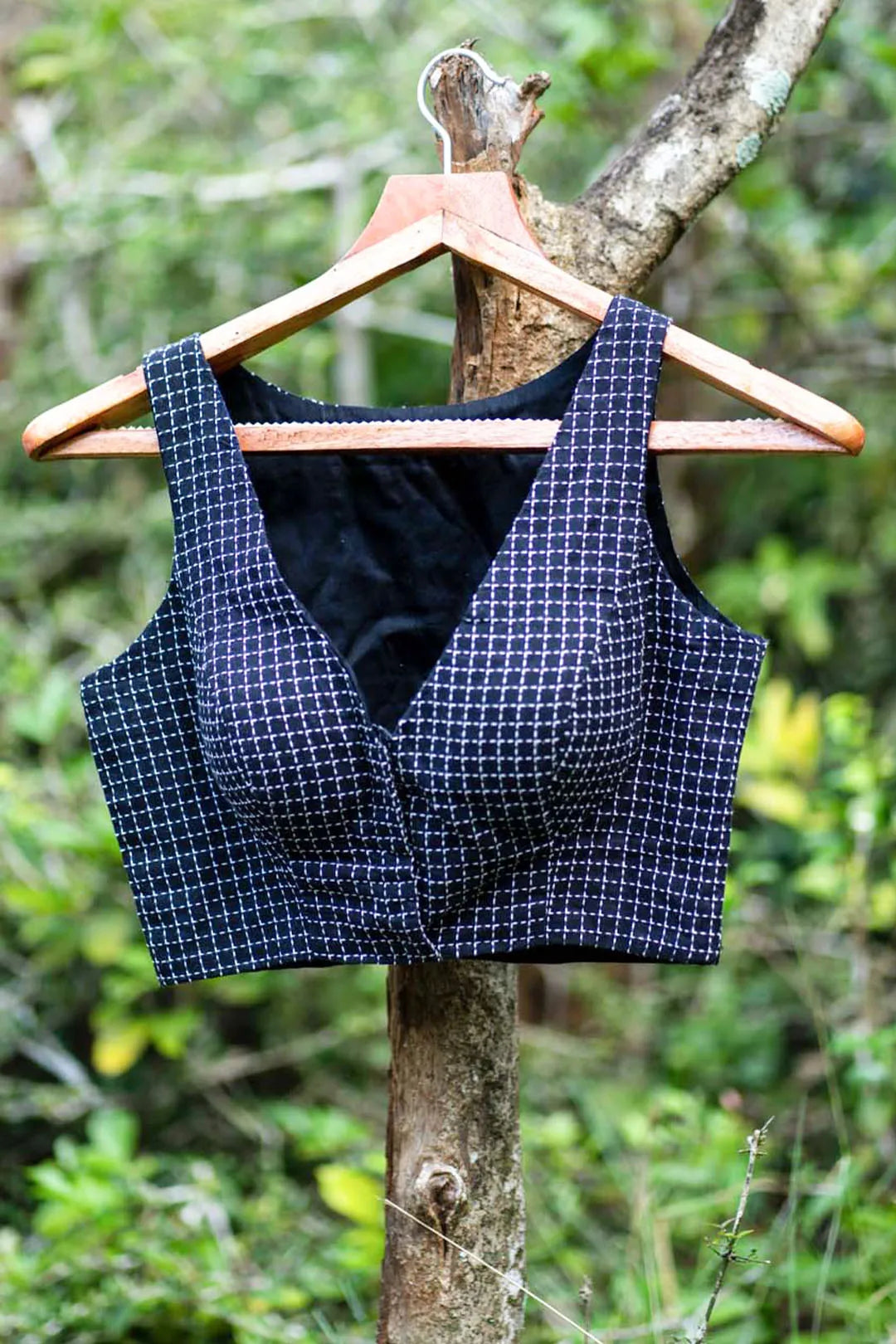 Black and white Sashiko pattern sleeveless blouse - I Love Sarees
