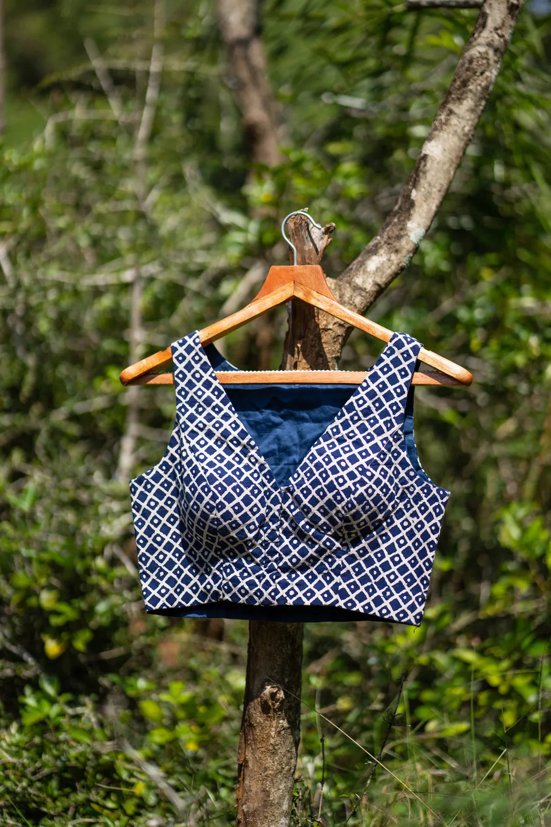 Dabu print Blue sleeveless blouse with checked pattern - I Love Sarees