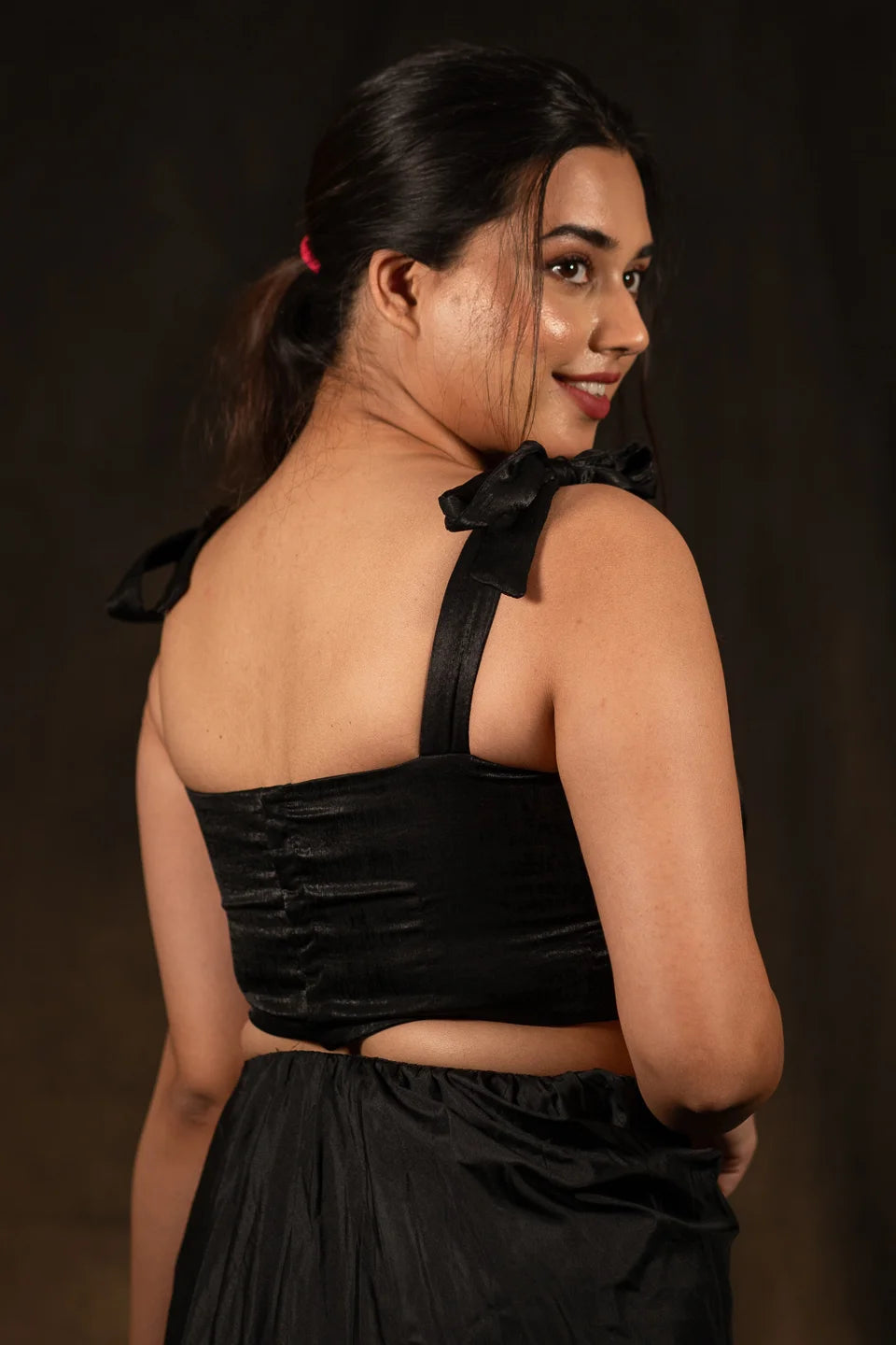 Black-Sleeveless-Knot-Crop-Top-Blouse-For-Saree