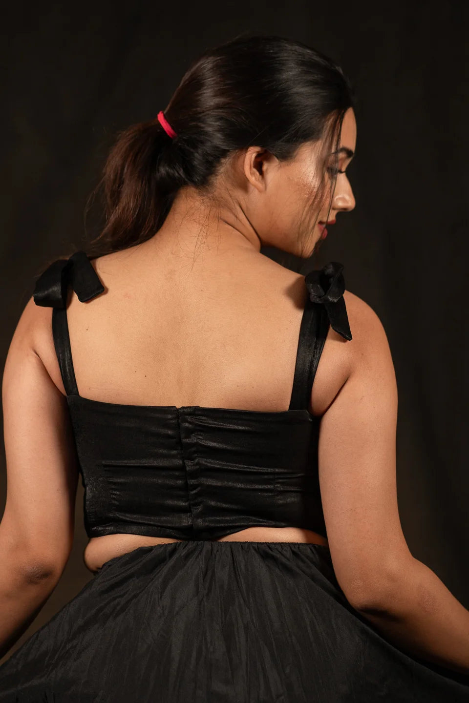 Black-Sleeveless-Knot-Crop-Top-Blouse-For-Saree