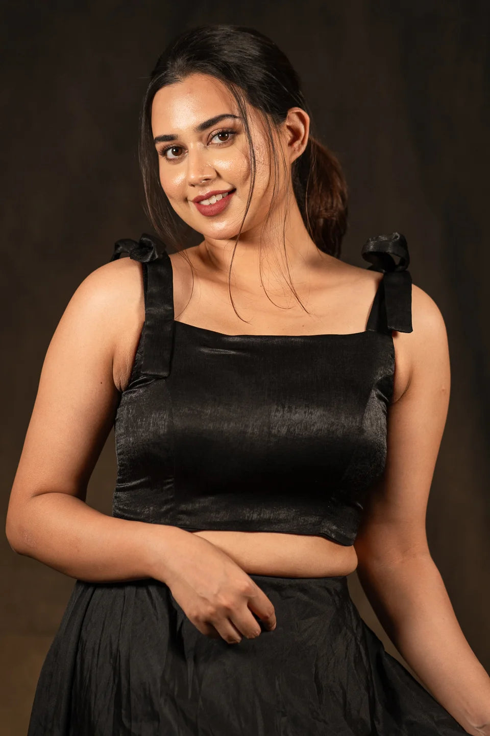 Black-Sleeveless-Knot-Crop-Top-Blouse-For-Saree