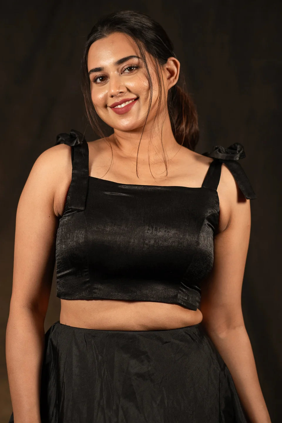 Black-Sleeveless-Knot-Crop-Top-Blouse-For-Saree