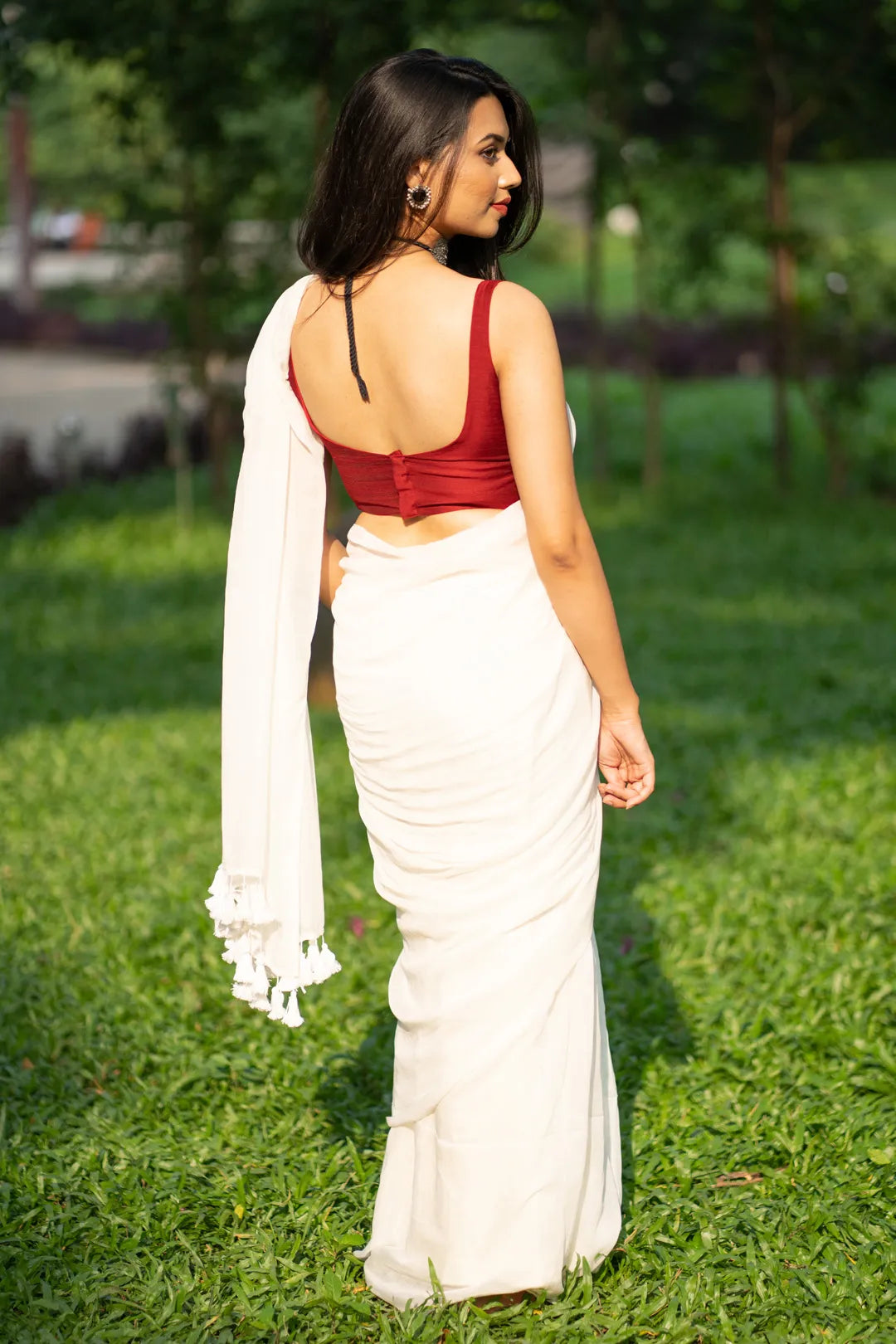 Buy Samyukta Singhania White Blended Matka Silk Zari Work Leaves Pattern Saree  Online | Aza Fashions